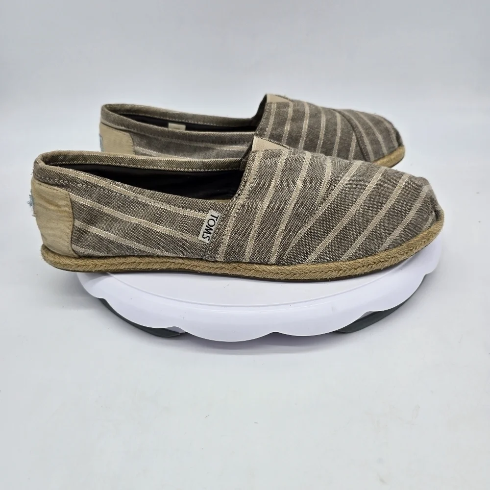 Toms Shoes Women's 10 Gray Striped Canvas Espadrille Flat Casual